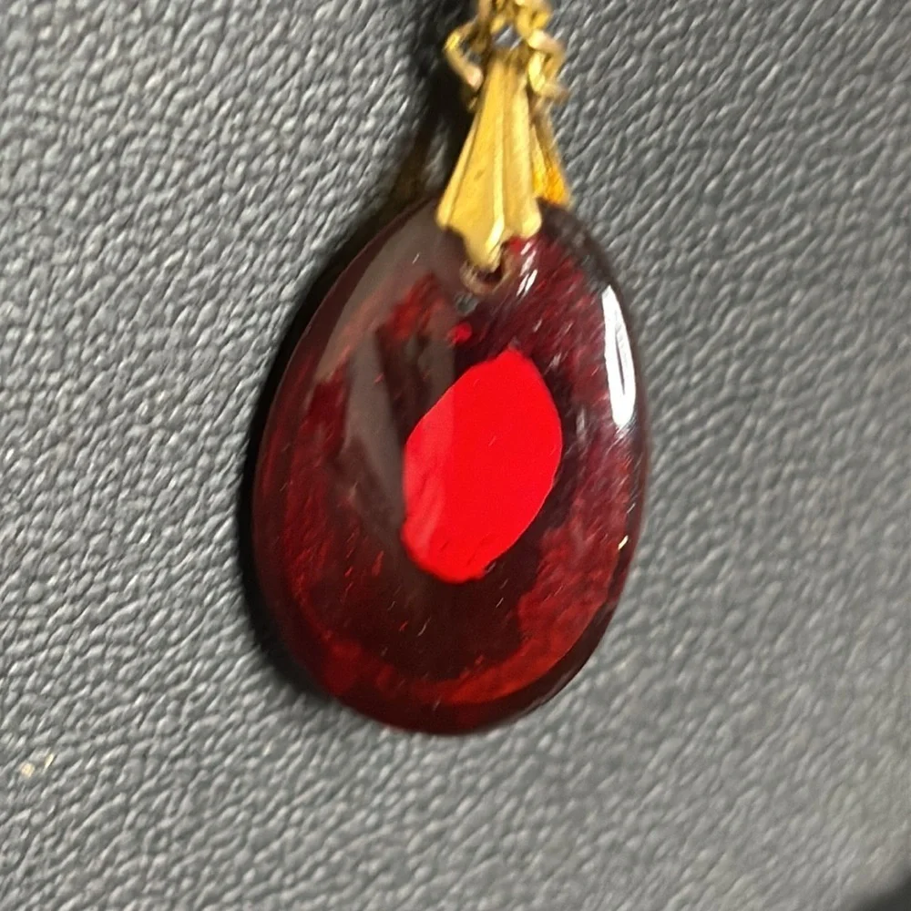 Vintage Red Glass Cameo Elegant Gold Tone Pendant Dainty Necklace